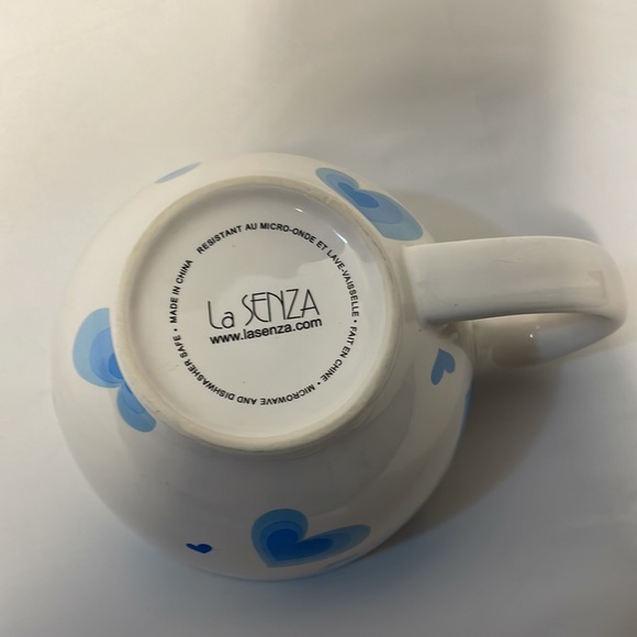 La Senza Coffee mug. White with blue hearts. - Picture 4 of 7